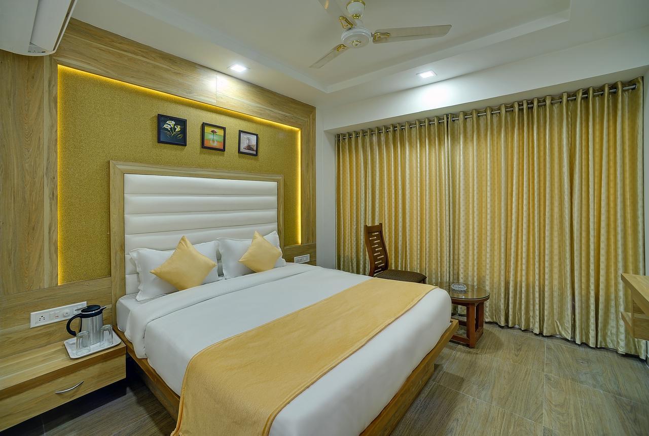 Rudra Royale Hotel Ahmedabad Ruang foto